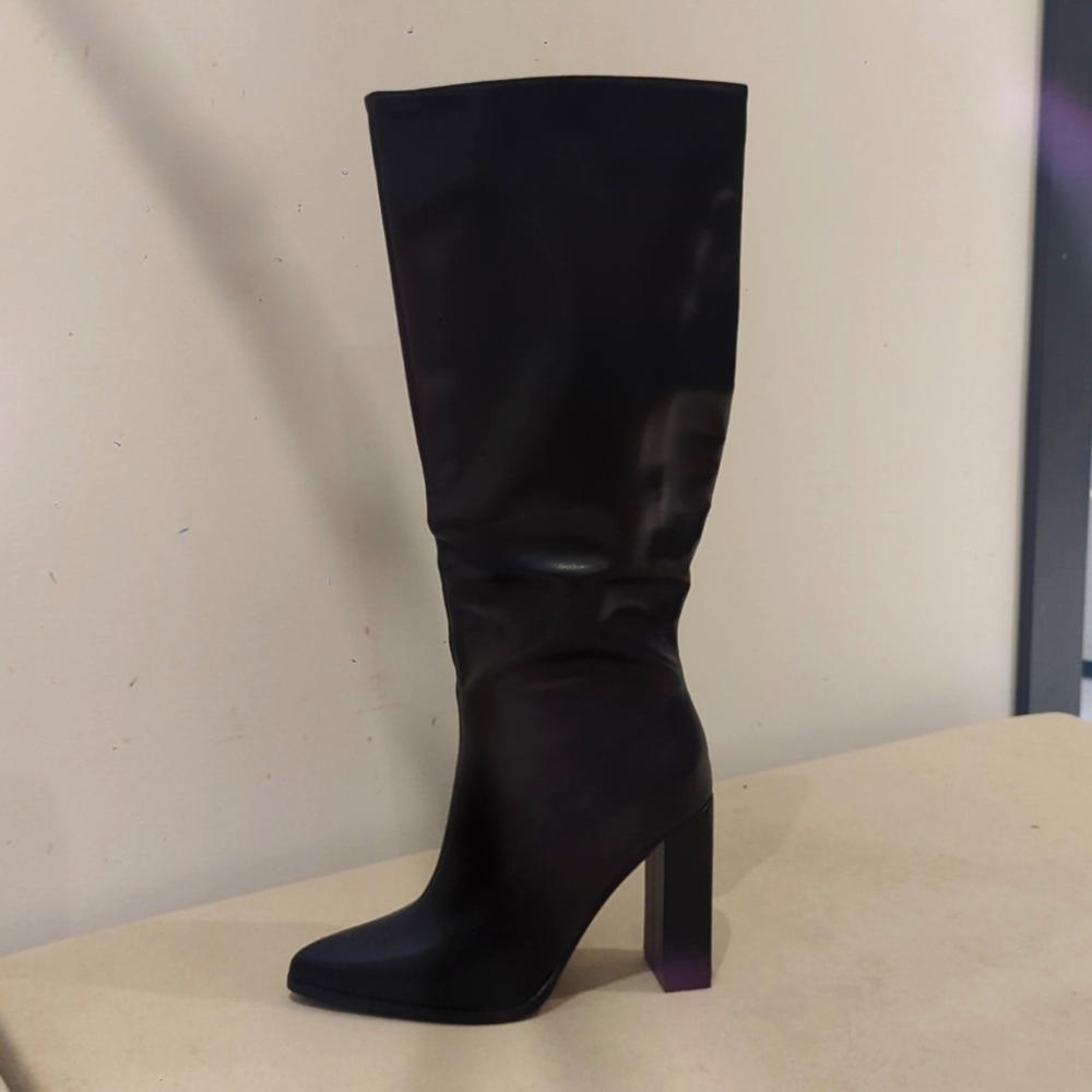 Boots - Picture 4 of 6